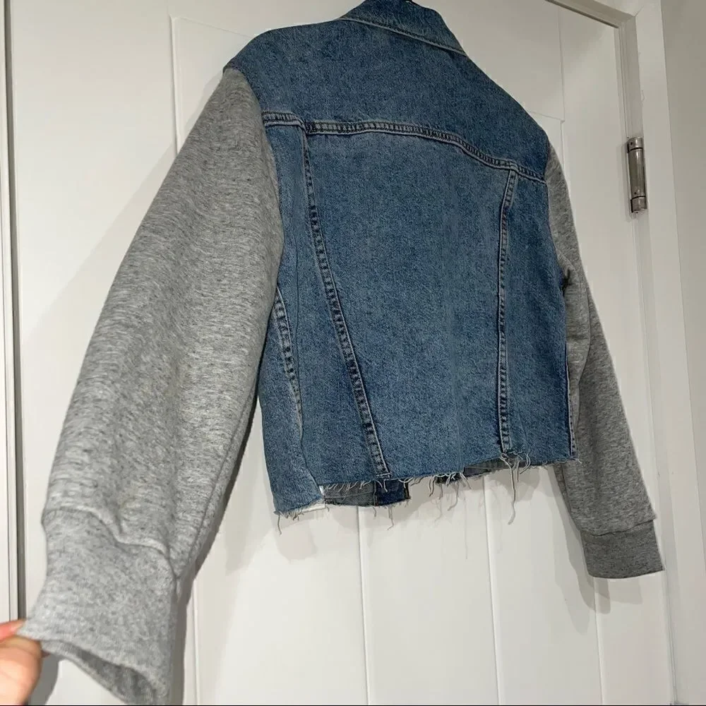 LEVI’S ExBoyfriend Trucker Jacket Medium Wash Grey Sweatshirt Sleeve Frayed Coat